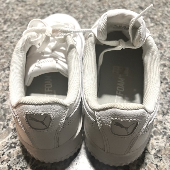 practically new. Size 9 All white Puma shoes - Picture 5 of 5
